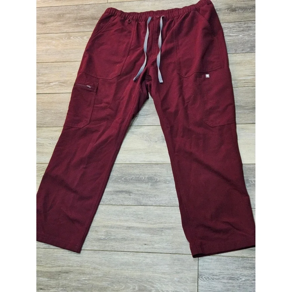 Figs Men's Cairo Burgundy Straight Cargo Scrub Pants Size Xlarge Short